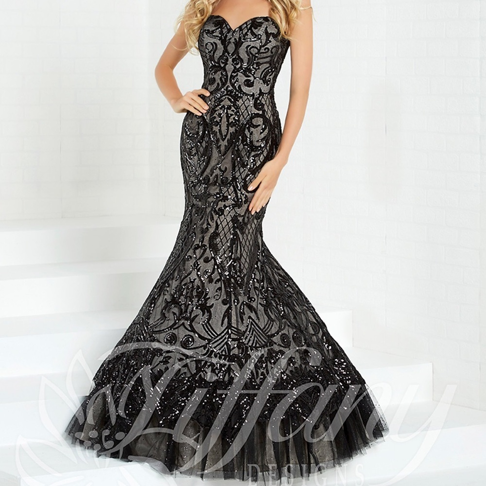 TIFFANY DESIGNS MERMAID FIT N FLARE BLACK AND NUDE GOWN PROM DRESS SIZE 10